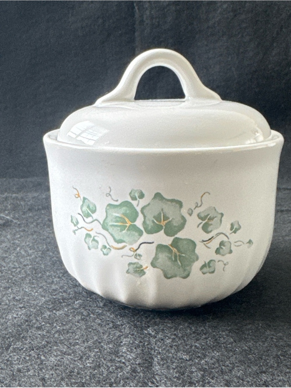 Corelle Coordinates Callaway Green Ivy Stoneware Sugar Bowl with Lid 4 1/2" Tall